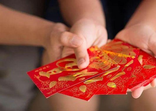 眷注员工怙恃，，，，为员工怙恃设置眷注金制度